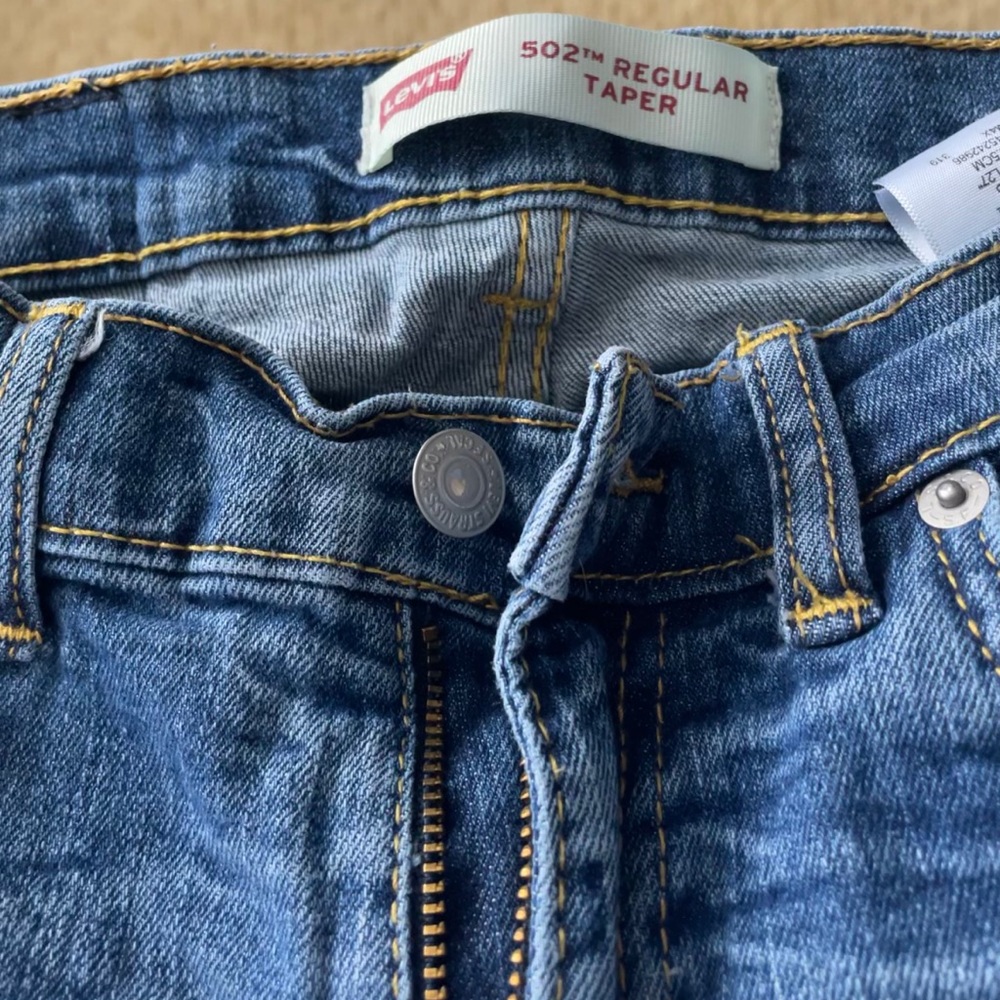 Levi 502 regular taper jeans